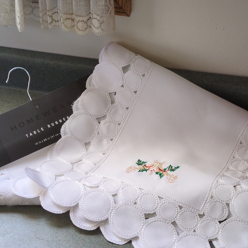 White Table Runner 2 Turtle Doves NWT 16 X 80